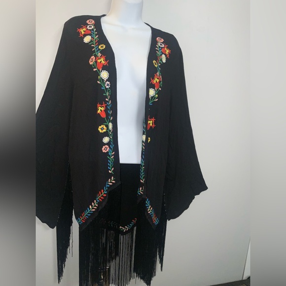 Black Open-Front Bohemian Gypsy-Esque Shawl w/ Fringe & Floral Detailing Sz S - Picture 7 of 10